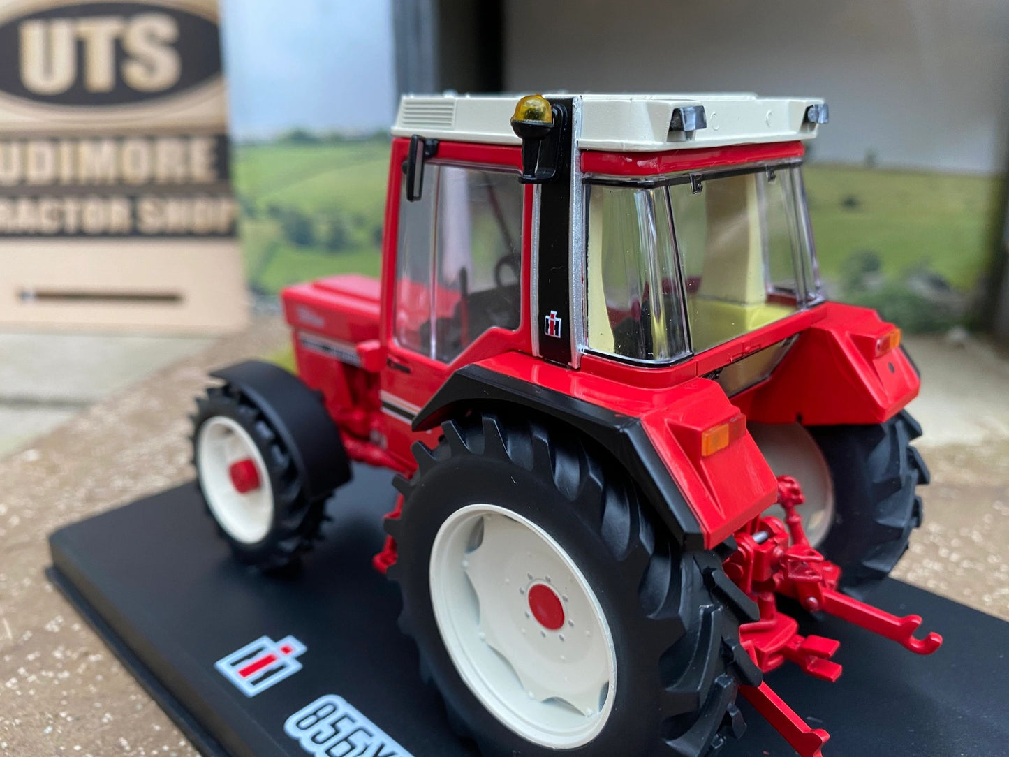 REP101 Replicagri International 856XL turbo tractor 1:32 scale Boxed Image 4
