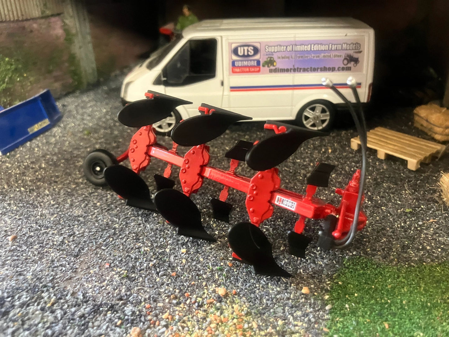 REP102 Replicagri CASE IH 155 3 Furrow Plough 1:32 scale Boxed Image 10