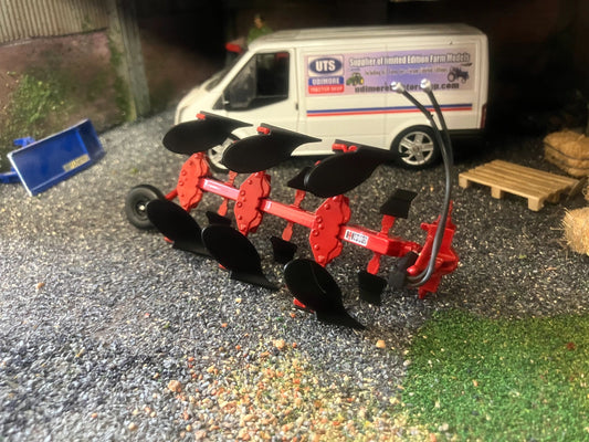 REP102 Replicagri CASE IH 155 3 Furrow Plough 1:32 scale Boxed Image 2