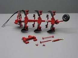 REP102 Replicagri CASE IH 155 3 Furrow Plough 1:32 scale Boxed Image 4