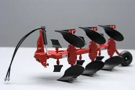 REP102 Replicagri CASE IH 155 3 Furrow Plough 1:32 scale Boxed Image 9