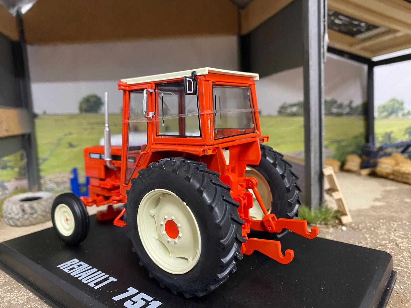 REP121 Replicagri Renault 751 tractor 1:32 scale Boxed Image 3