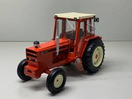 REP121 Replicagri Renault 751 tractor 1:32 scale Boxed Image 5