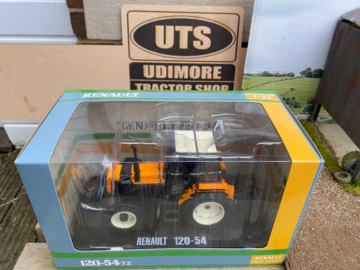 REP122 Replicagri Renault 120-54 TZ tractor 1:32 scale Boxed Image 4