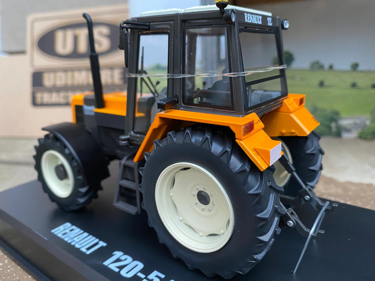 REP122 Replicagri Renault 120-54 TZ tractor 1:32 scale Boxed Image 5