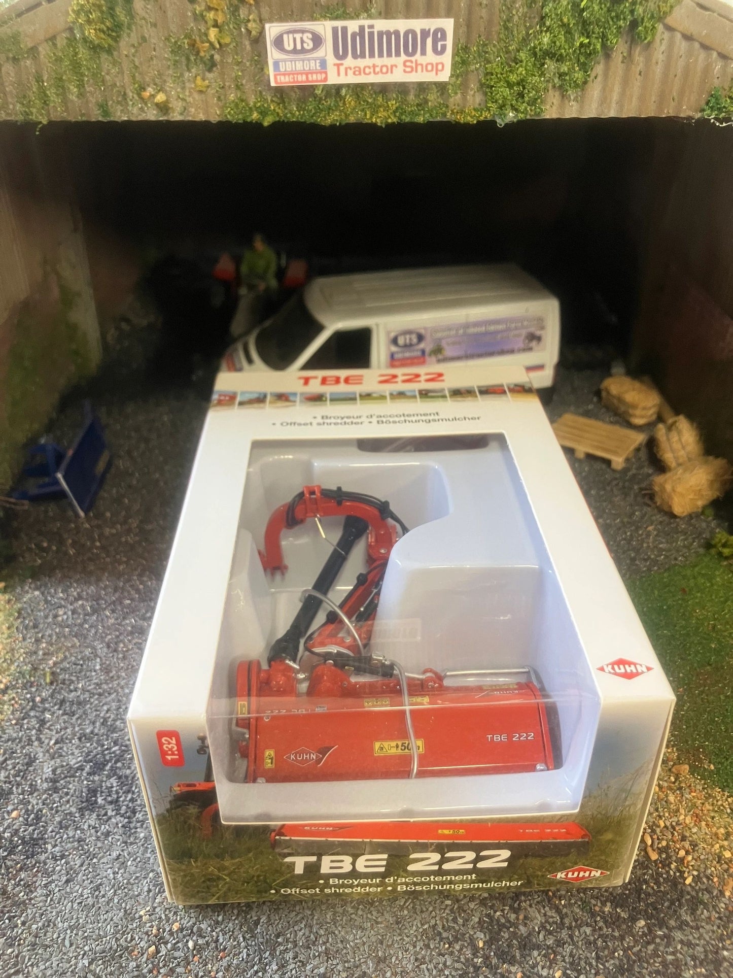 REP127 Replicagri Kuhn TBE 222 Side Mower 1:32 scale Boxed Image 3