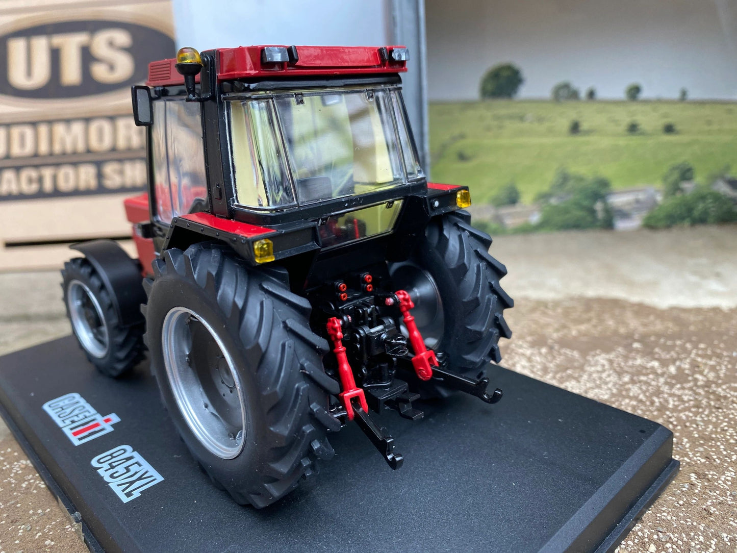 REP129 Replicagri CASE International 845XL Black/Red tractor 1:32 scale Boxed Image 2