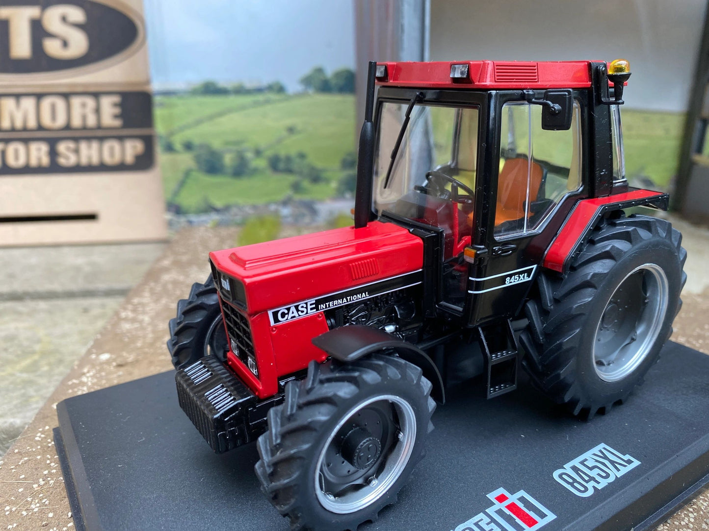REP129 Replicagri CASE International 845XL Black/Red tractor 1:32 scale Boxed Image 3