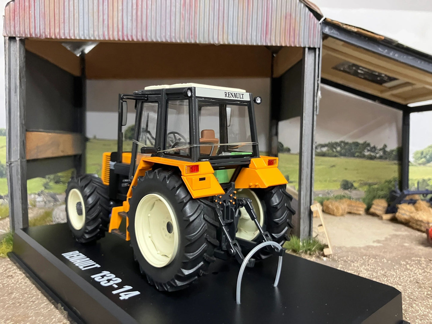REP149 Replicagri Renault 133-14 TX Tractor Boxed 1:32 scale IN STOCK Image 4