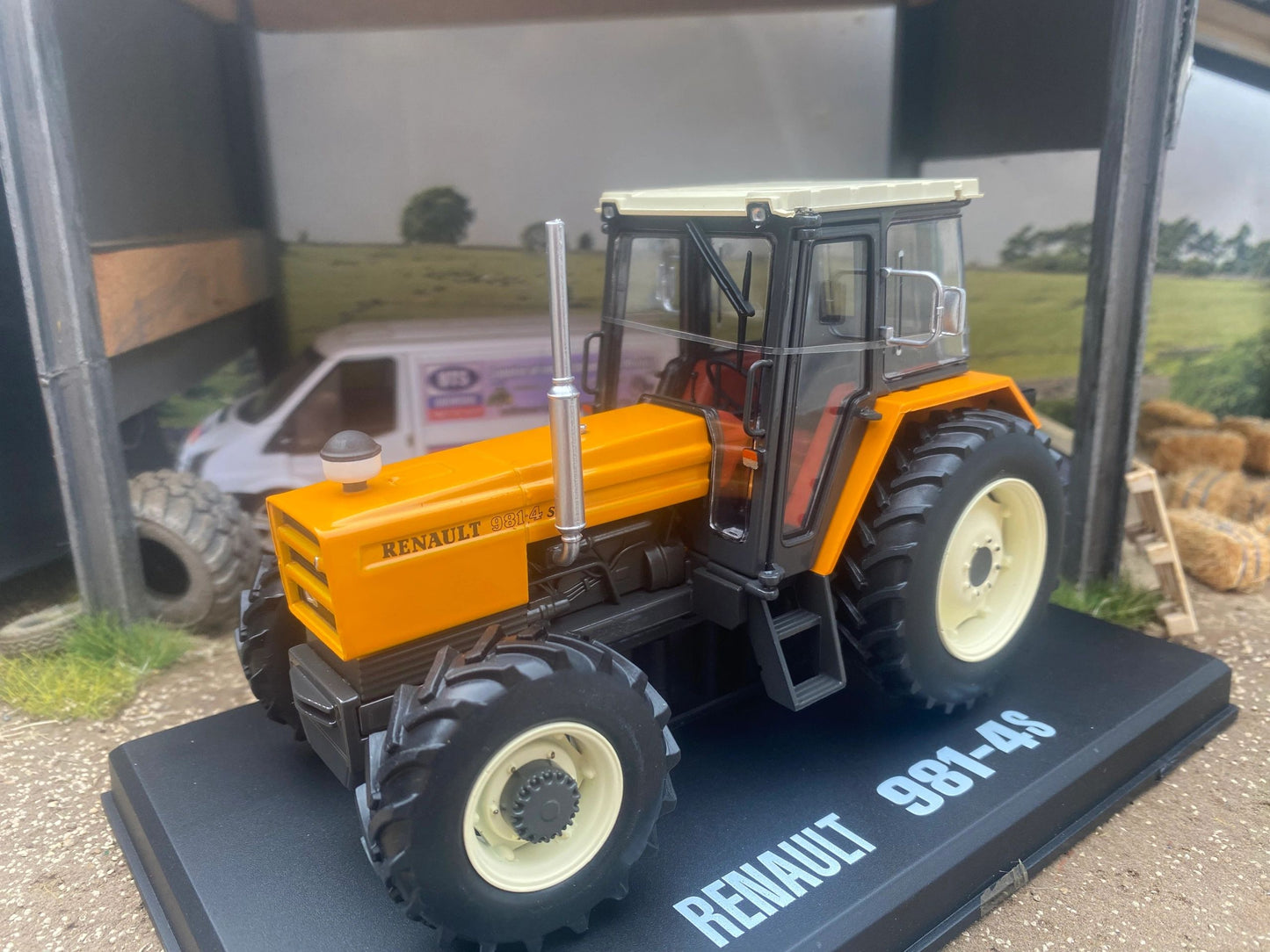 REP178 Replicagri Renault 981-4 tractor 1:32 scale Boxed Image