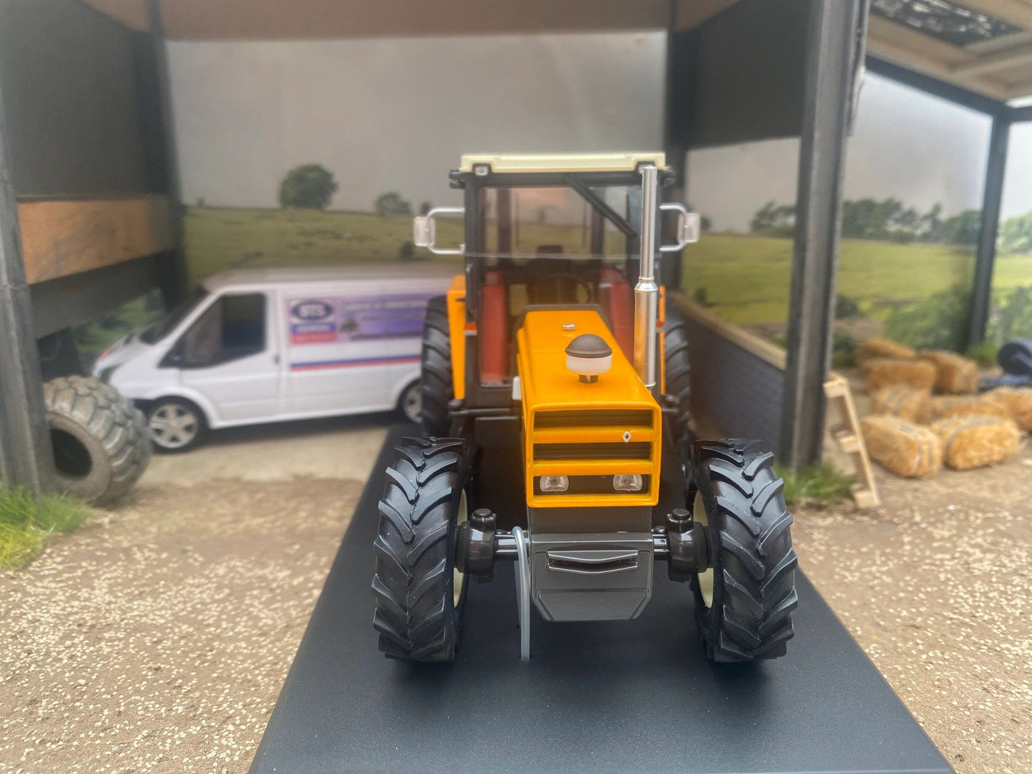 REP178 Replicagri Renault 981-4 tractor 1:32 scale Boxed Image 3