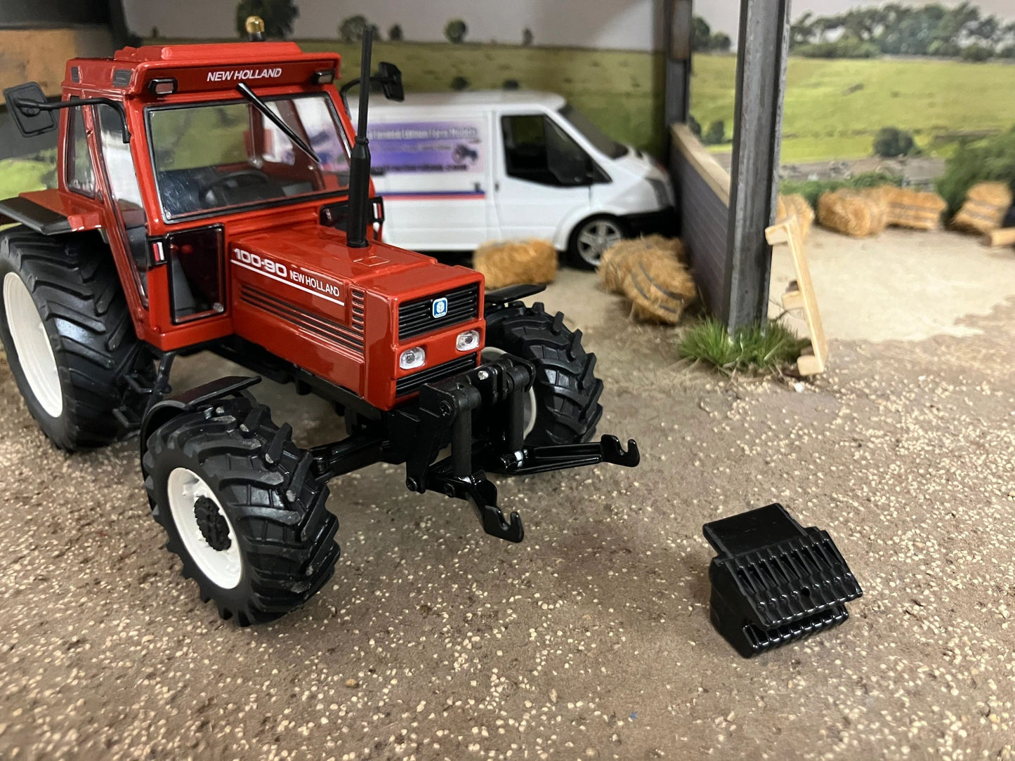REP197 Replicagri New Holland 100-90 tractor 1:32 scale Boxed Image 5