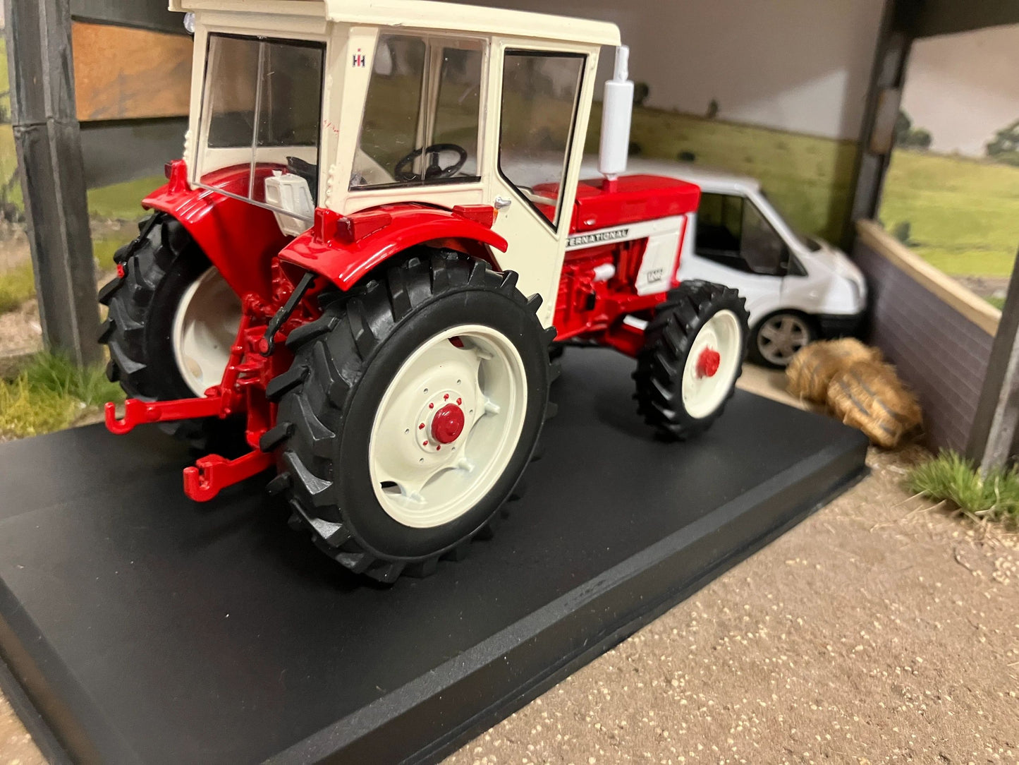 REP204 Replicagri International IH 1246 4wd tractor 1:32 scale Boxed Image 4