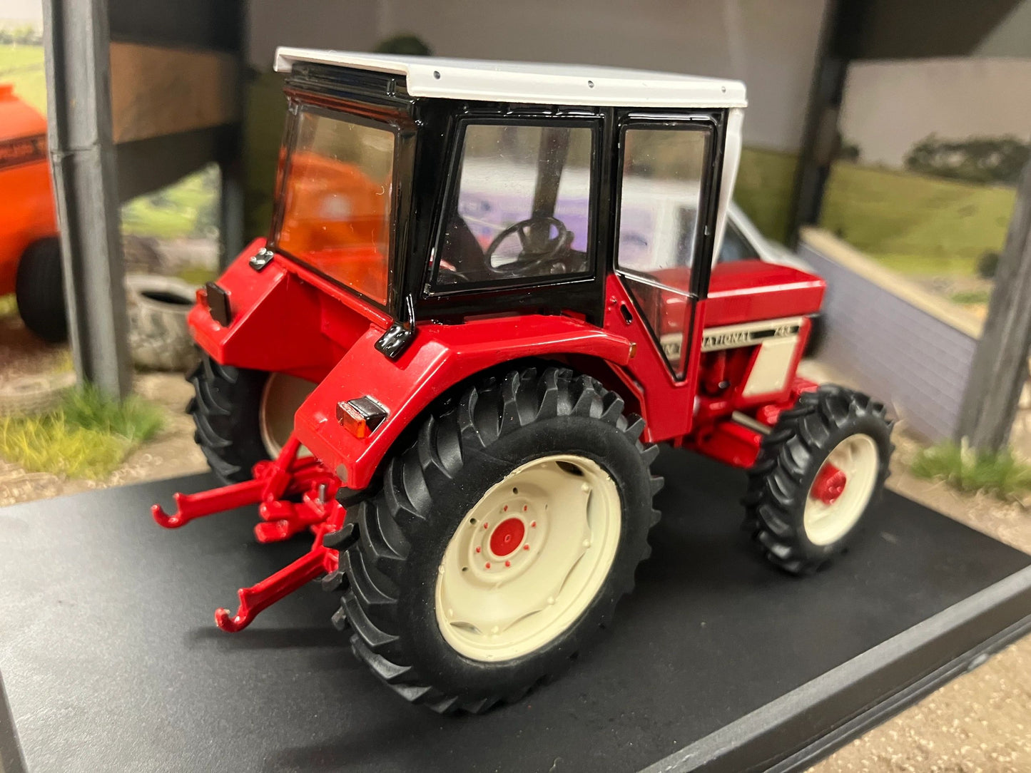 REP210 Replicagri International IH 743 4wd tractor 1:32 scale Boxed Image 4