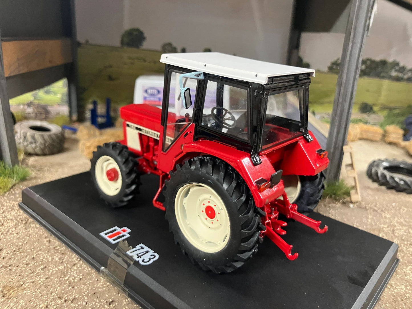 REP210 Replicagri International IH 743 4wd tractor 1:32 scale Boxed Image 5