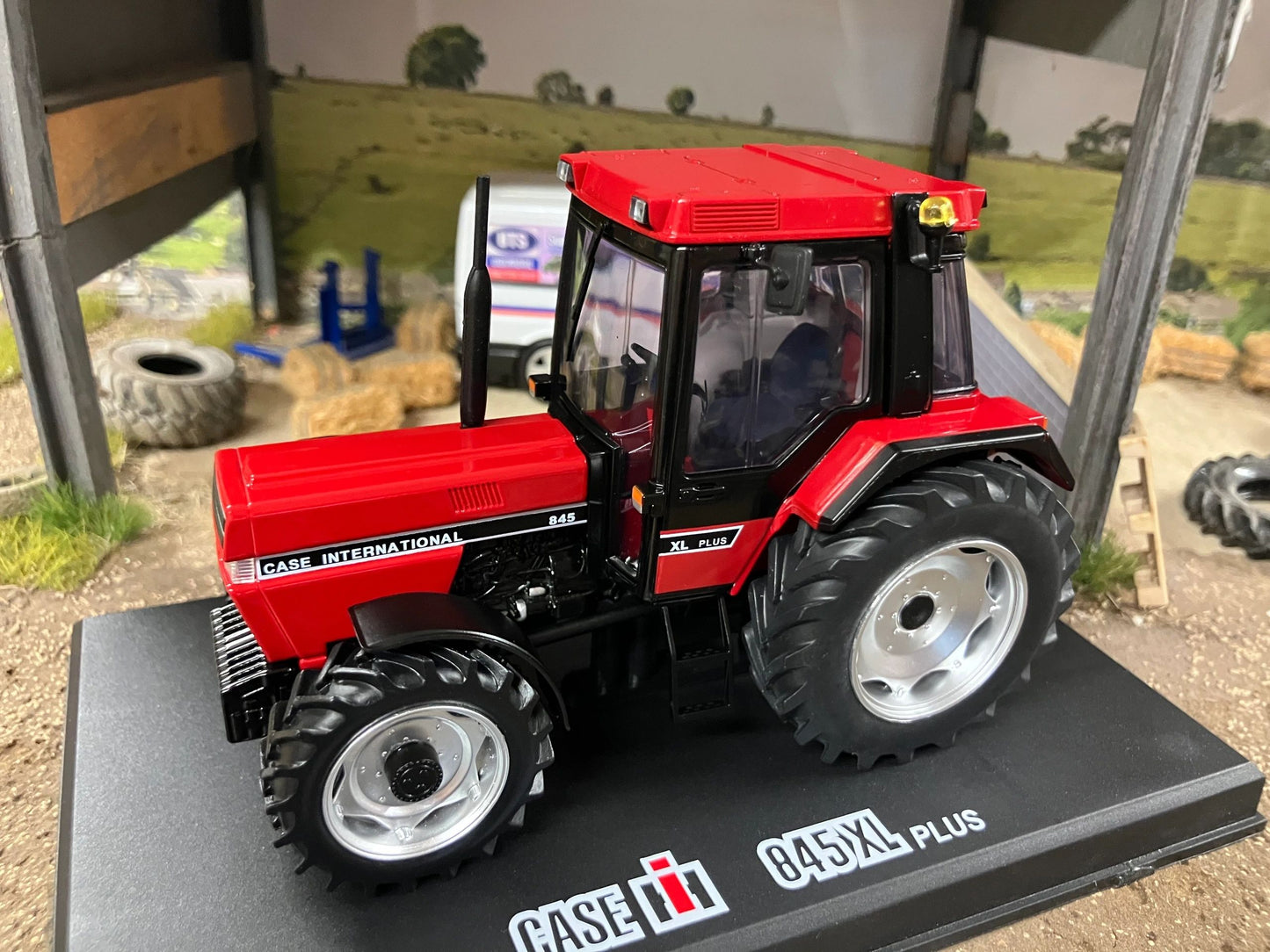 REP234 Replicagri International 845XL Plus tractor 1:32 scale Boxed Image 3