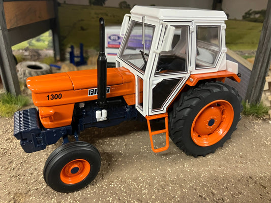 REP236 Replicagri Fiat 1300 2wd tractor 1:32 scale Boxed Image 2