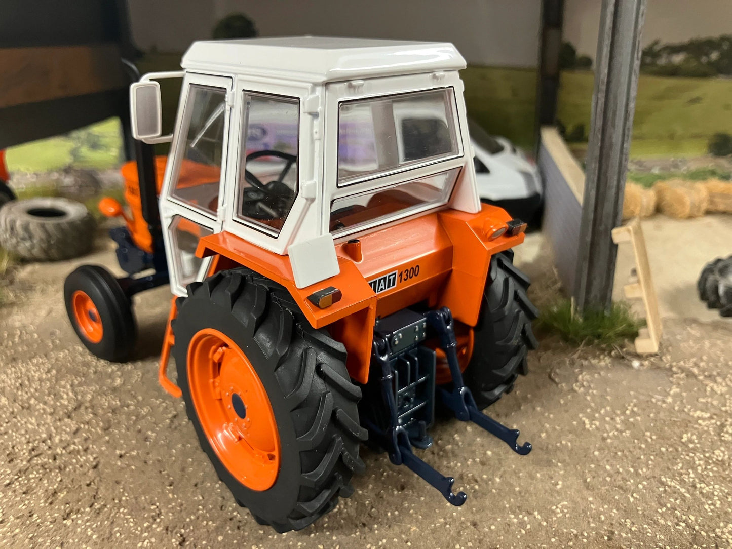 REP236 Replicagri Fiat 1300 2wd tractor 1:32 scale Boxed Image 3