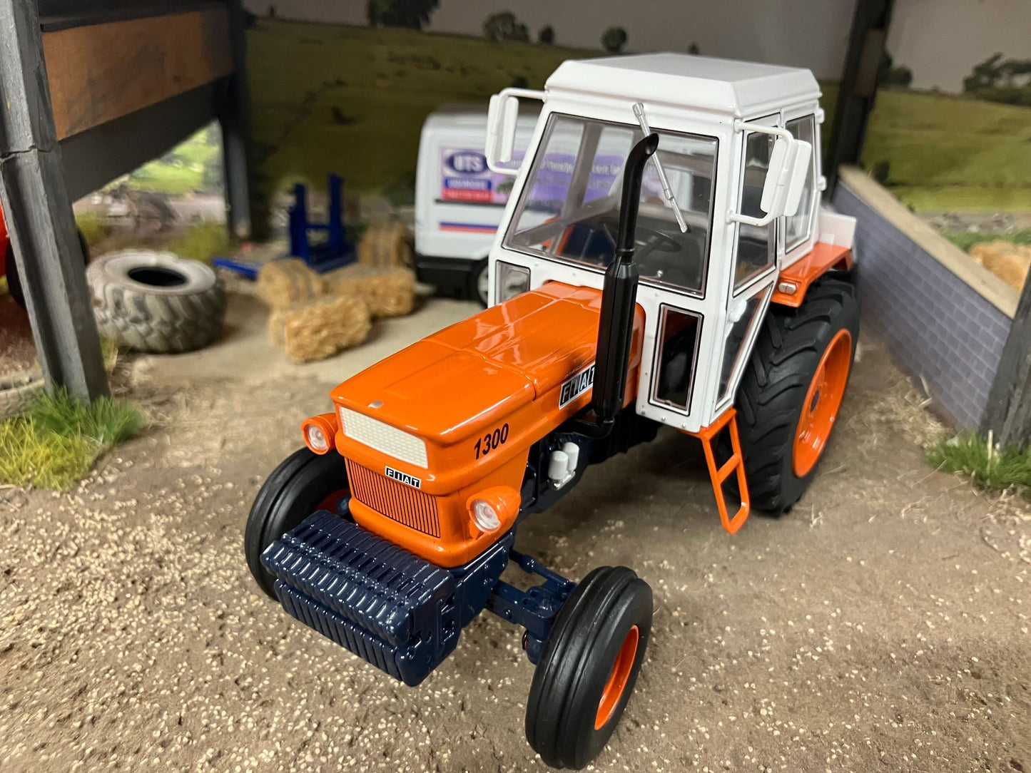 REP236 Replicagri Fiat 1300 2wd tractor 1:32 scale Boxed Image 6
