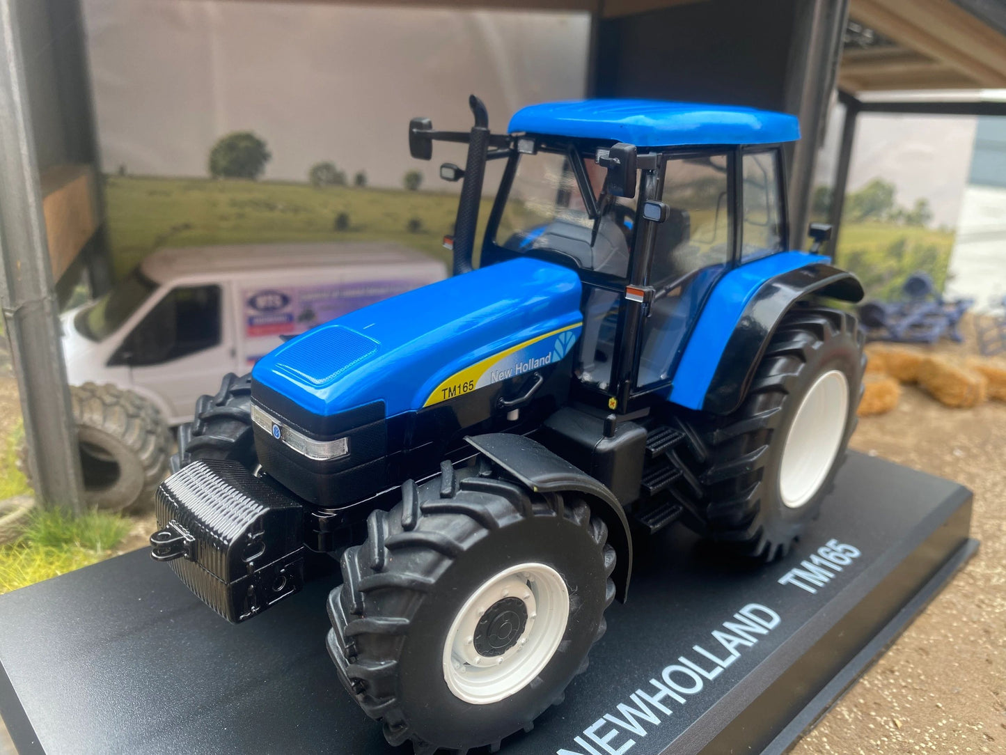 REP281 Replicagri New Holland TM165 Tractor Boxed 1:32 scale IN STOCK Image 3