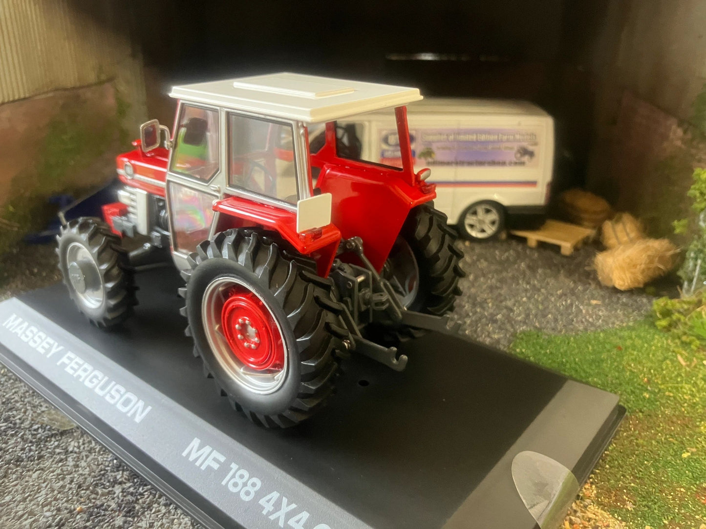 REP513 Replicagri Massey Ferguson 188 Tractor with CAB NEW Boxed 1:32 scale Image 3