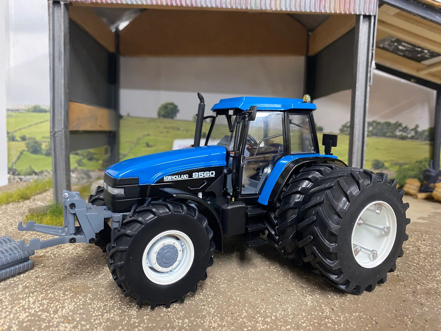 REPB22 Replicagri New Holland 8560 removable rear duals Tractor Boxed 1:32 scale IN STOCK Image 3