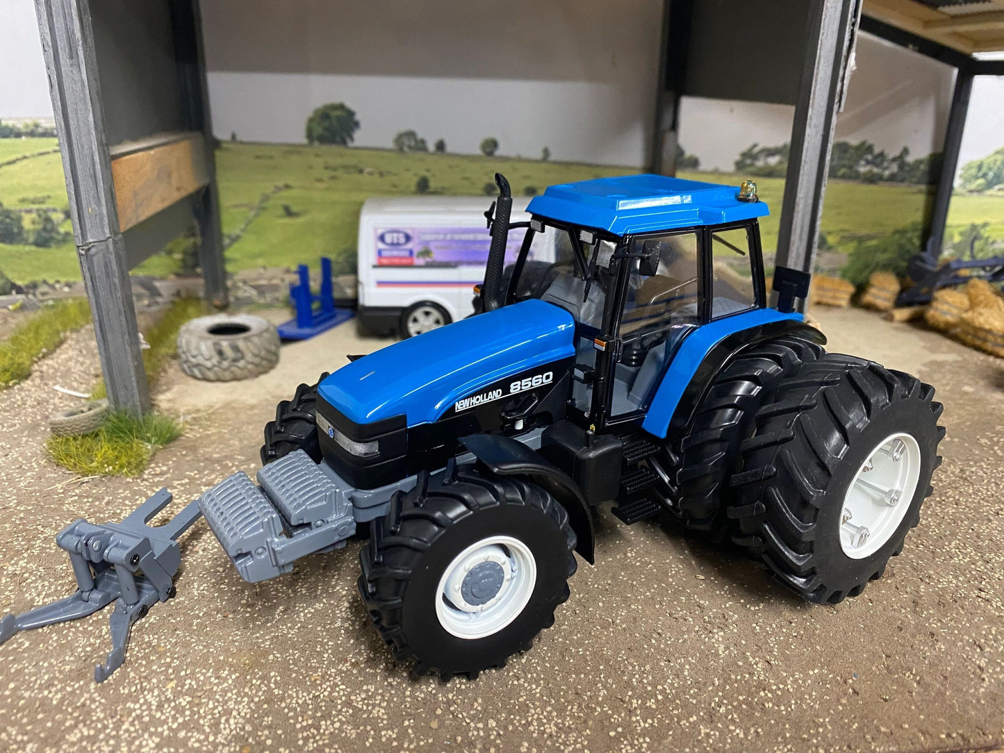 REPB22 Replicagri New Holland 8560 removable rear duals Tractor Boxed 1:32 scale IN STOCK Image 6