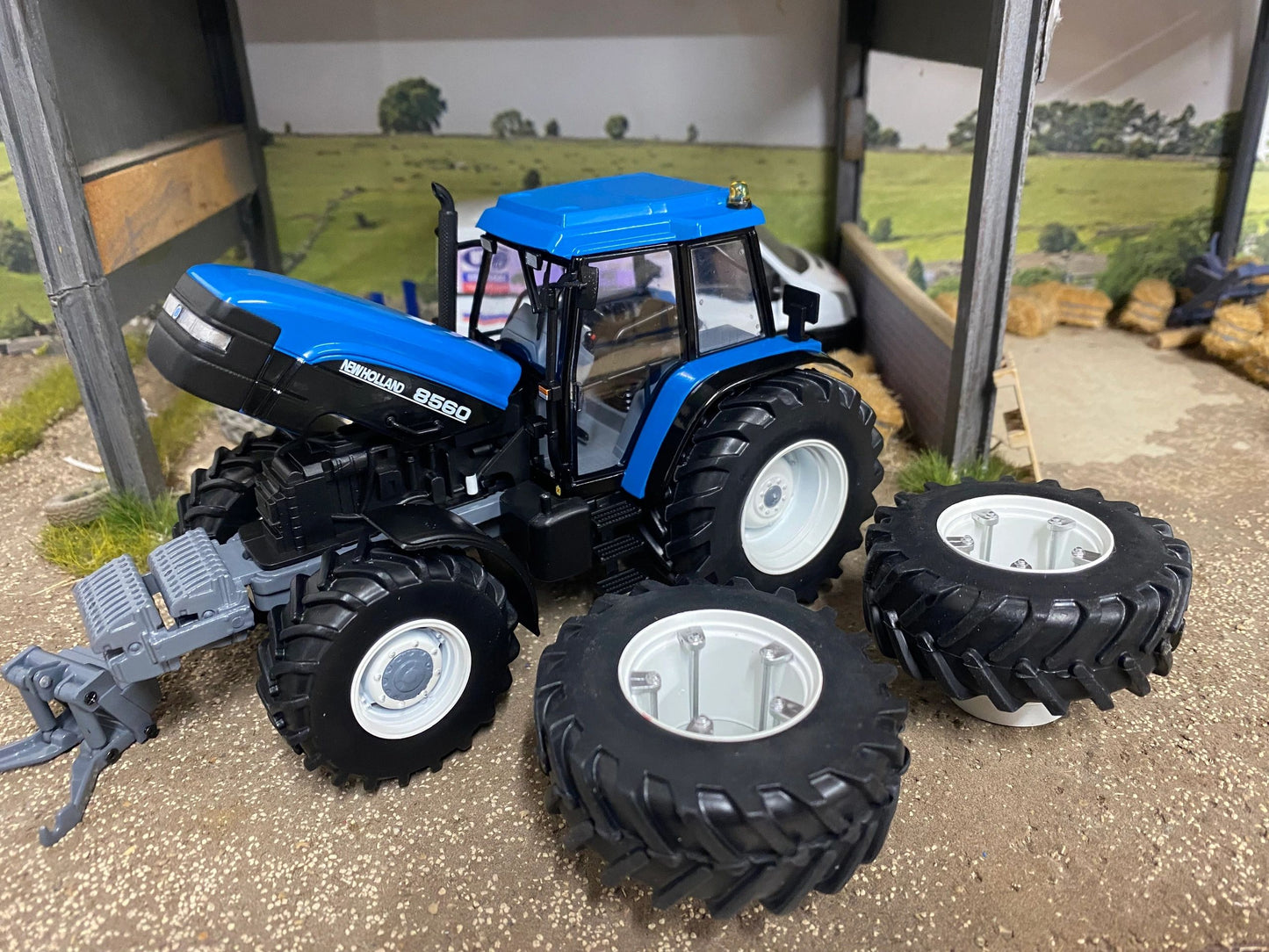 REPB22 Replicagri New Holland 8560 removable rear duals Tractor Boxed 1:32 scale IN STOCK Image 8