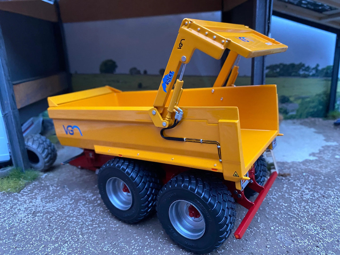 Rocky 24 VGM Sand Dump Trailer 1:32 scale AT COLLECTIONS New and Boxed Image 3