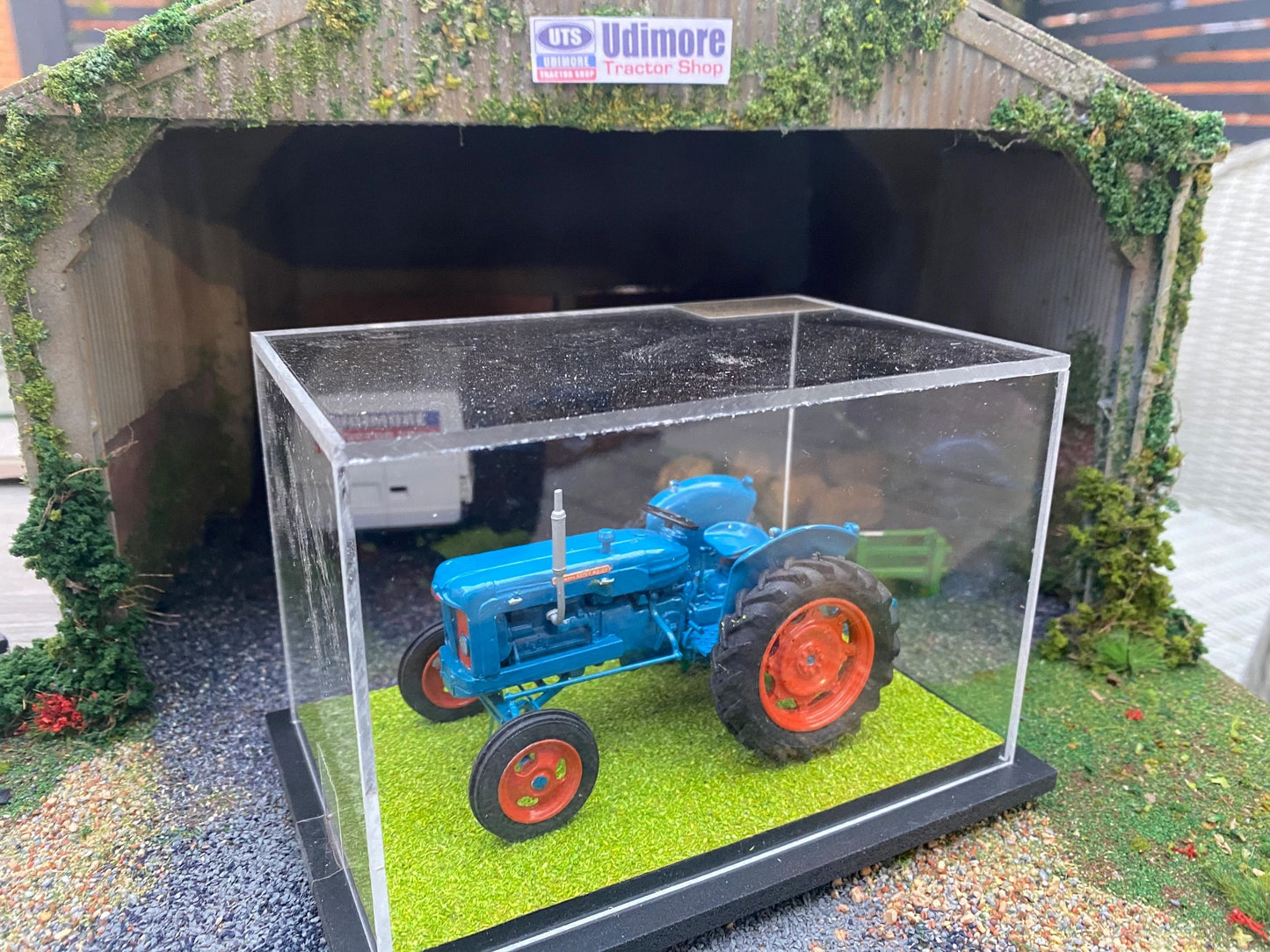 SCALEdown Handbuilt Fordson Major 2wd Tractor 1:32 scale Display case COLLECTION ONLY Image