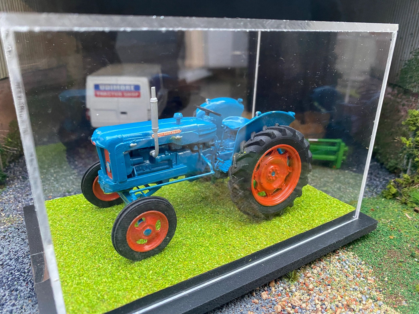 SCALEdown Handbuilt Fordson Major 2wd Tractor 1:32 scale Display case COLLECTION ONLY Image 4
