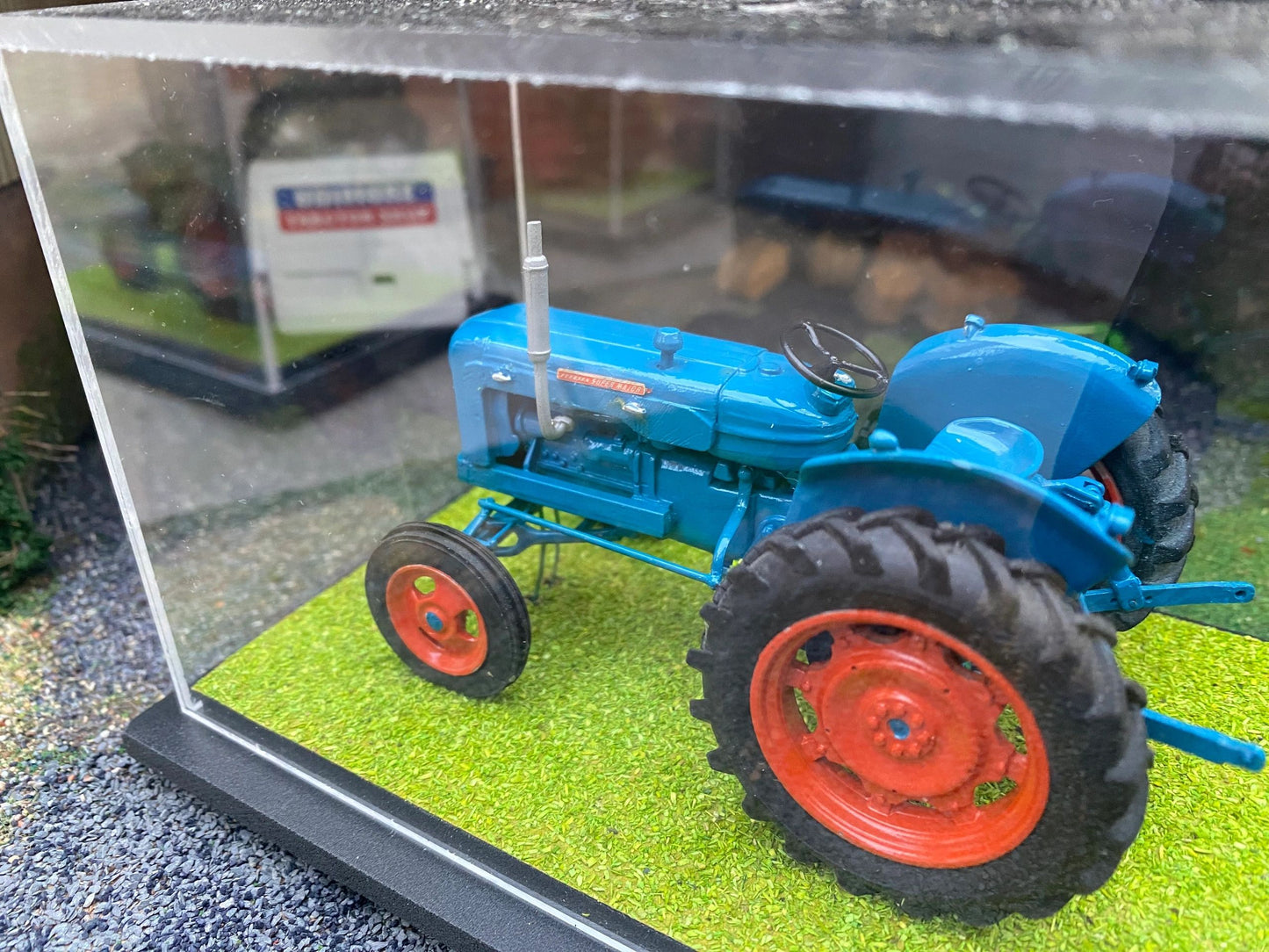 SCALEdown Handbuilt Fordson Major 2wd Tractor 1:32 scale Display case COLLECTION ONLY Image 7
