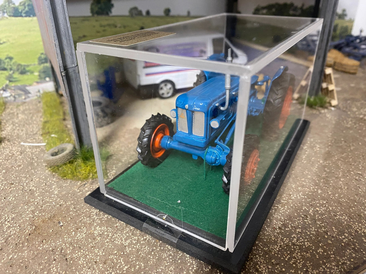 SCALEdown Handbuilt Fordson Major Tractor 1:32 scale Display case COLLECTION ONLY Image 4