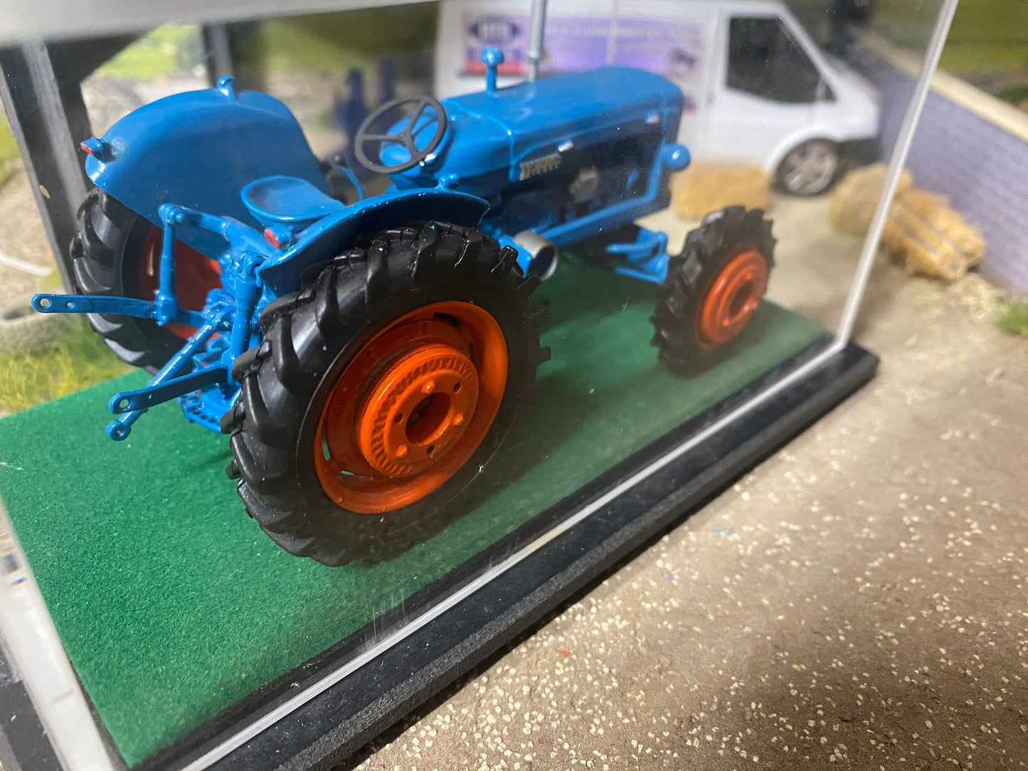 SCALEdown Handbuilt Fordson Major Tractor 1:32 scale Display case COLLECTION ONLY Image 5