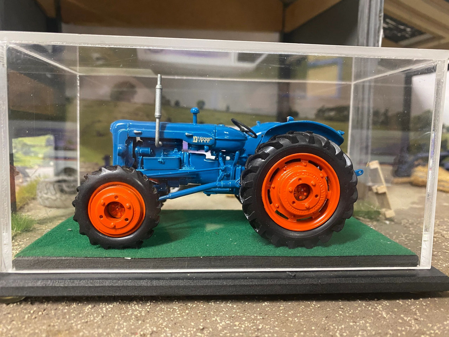 SCALEdown Handbuilt Fordson Major Tractor 1:32 scale Display case COLLECTION ONLY Image 7