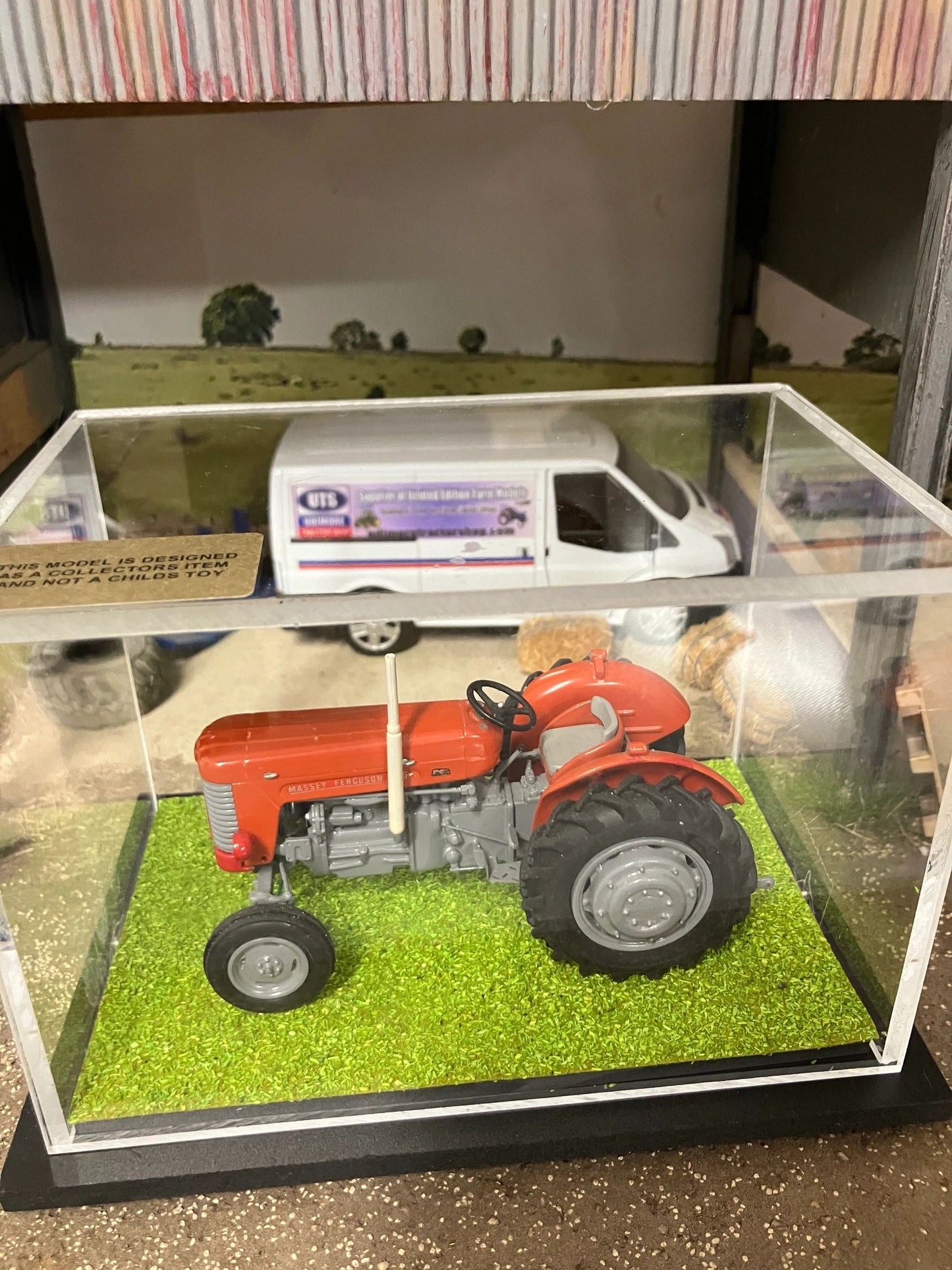 SCALEdown Handbuilt T065 Massey Ferguson 65 2wd Tractor 1:32 scale Display case COLLECTION ONLY Image