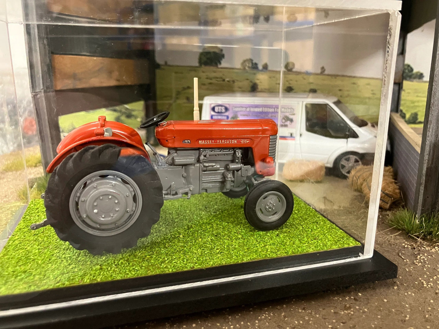 SCALEdown Handbuilt T065 Massey Ferguson 65 2wd Tractor 1:32 scale Display case COLLECTION ONLY Image 2