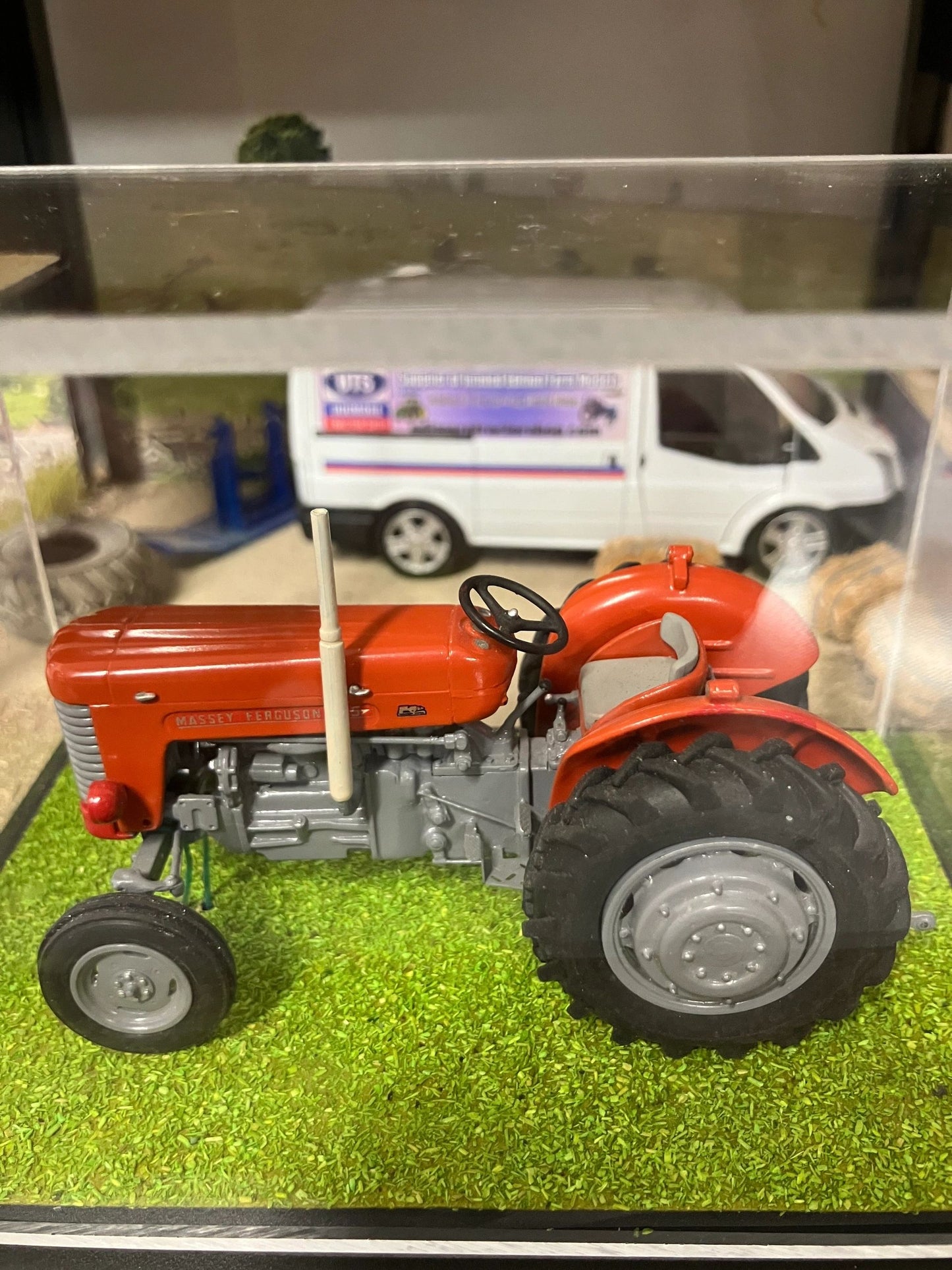 SCALEdown Handbuilt T065 Massey Ferguson 65 2wd Tractor 1:32 scale Display case COLLECTION ONLY Image 5