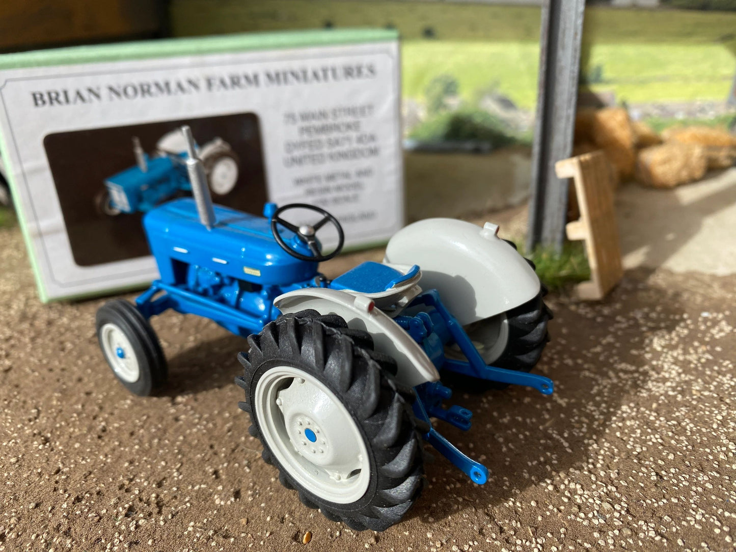 Scratch built Brian Norman Farm Miniatures Fordson Super Dexta Tractor 1:32 Scale Image 4