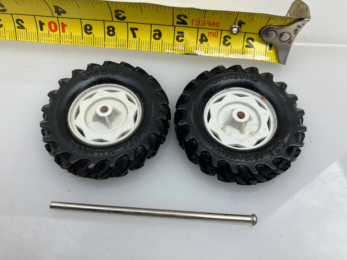 Set of 2 Britains wheels and axle 1:32 scale 50mm x 10mm Image 2