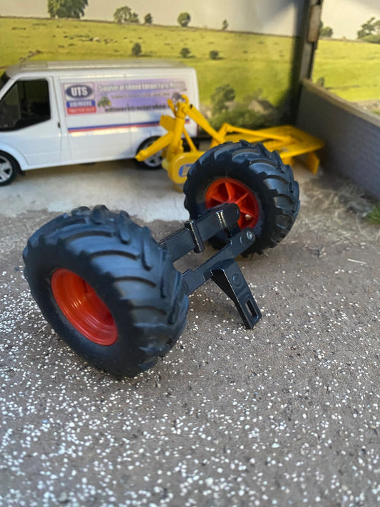 Set of 2 Floatation wheels tyres 1:32 scale 45mm x 17mm Image 2