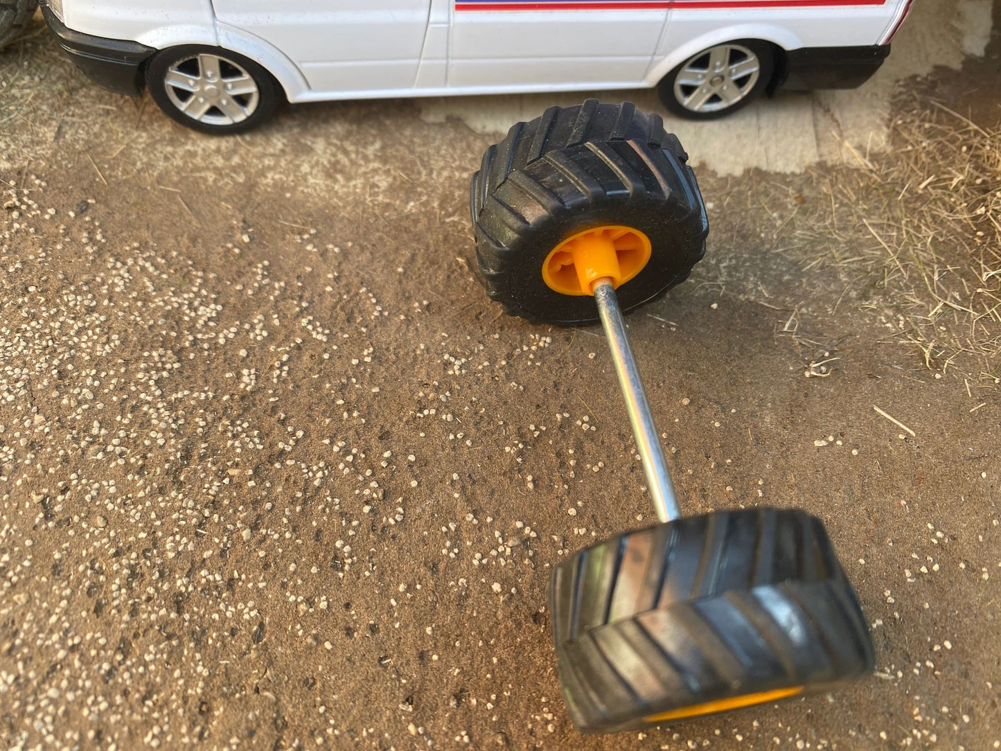 Set of 2 wheels 1:32 scale 33.5mm x 18mm Image 4