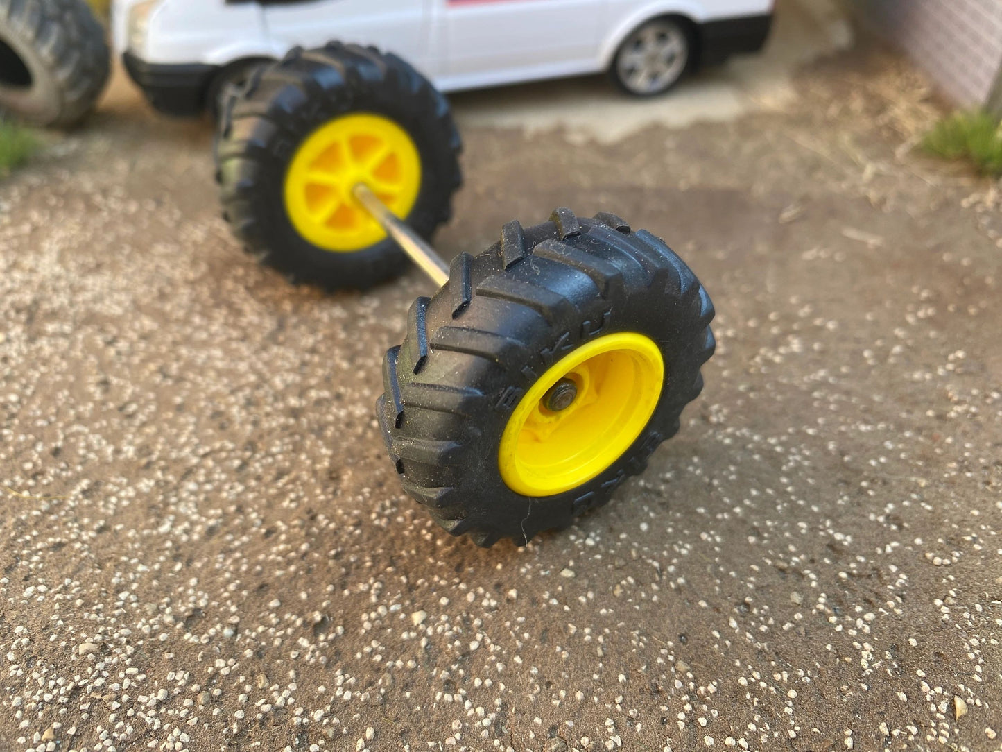 Set of 2 wheels 1:32 scale 40mm x 14.5mm Image 3