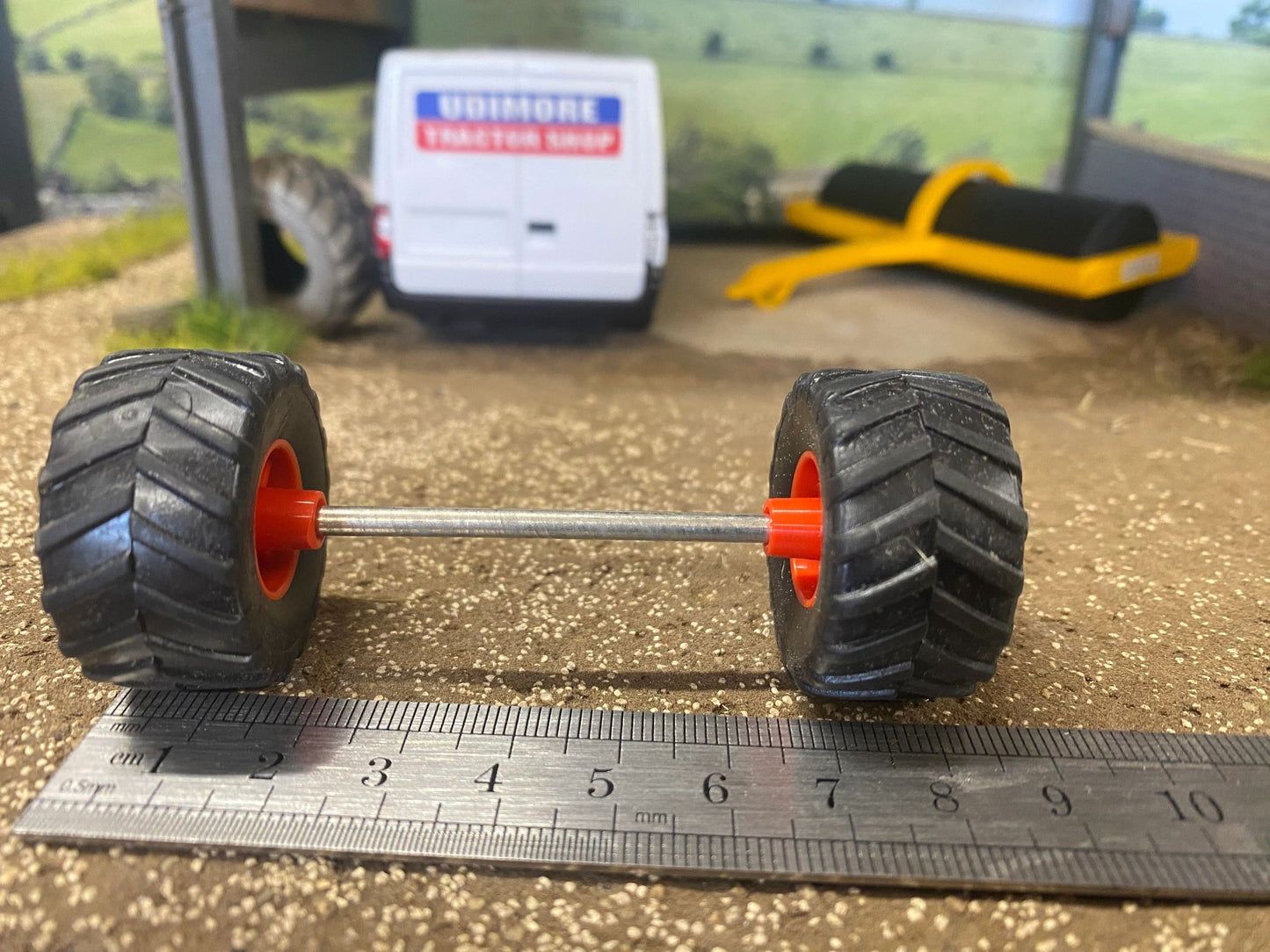 Set of 2 wheels 32mm x 17mm 1:32 scale axle Image 4