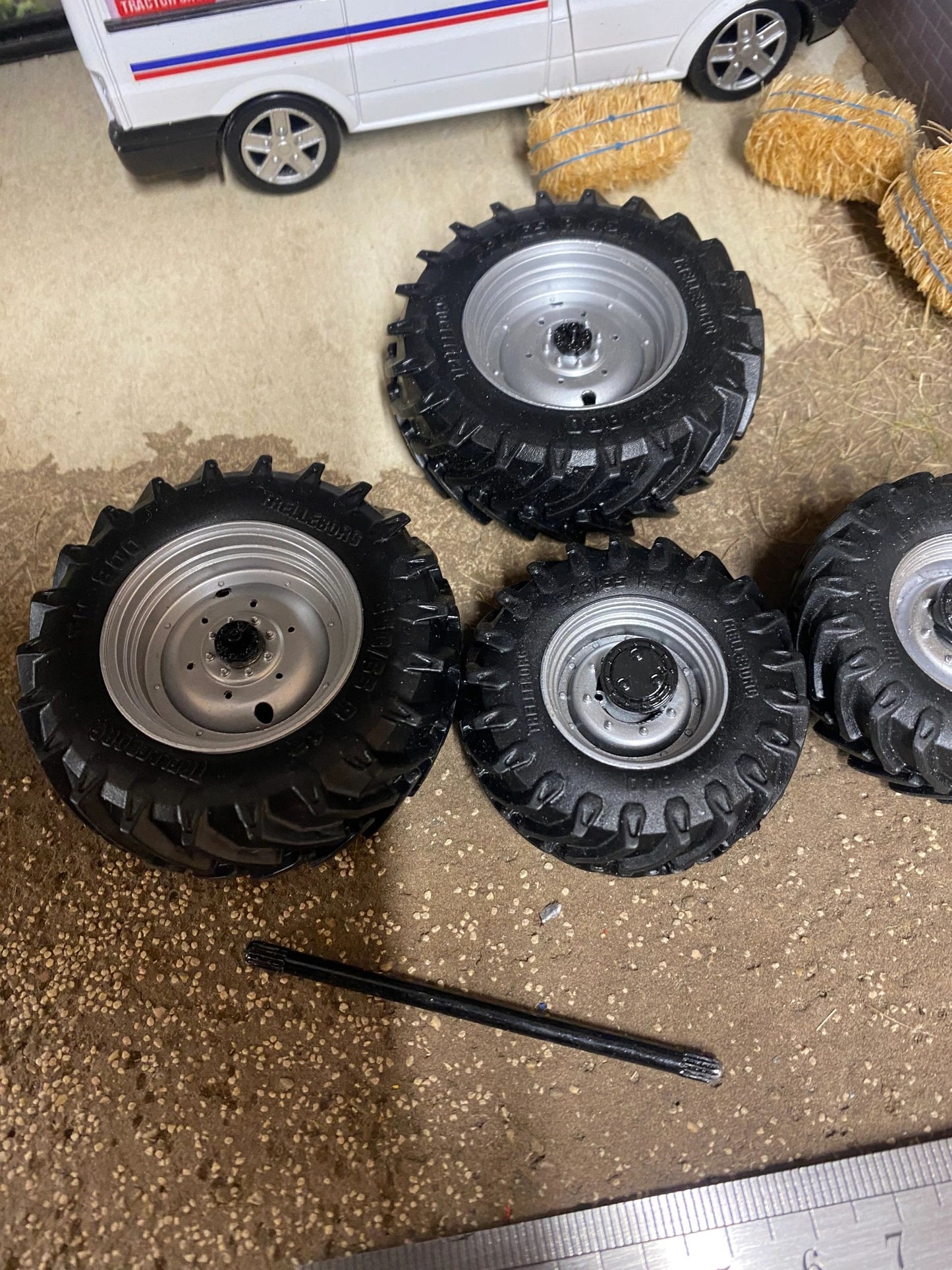 Set of 4 Silver New Holland tractor wheels tyres 1:32 scale 45mm x 17mm. 57mm x 20mm Image 4