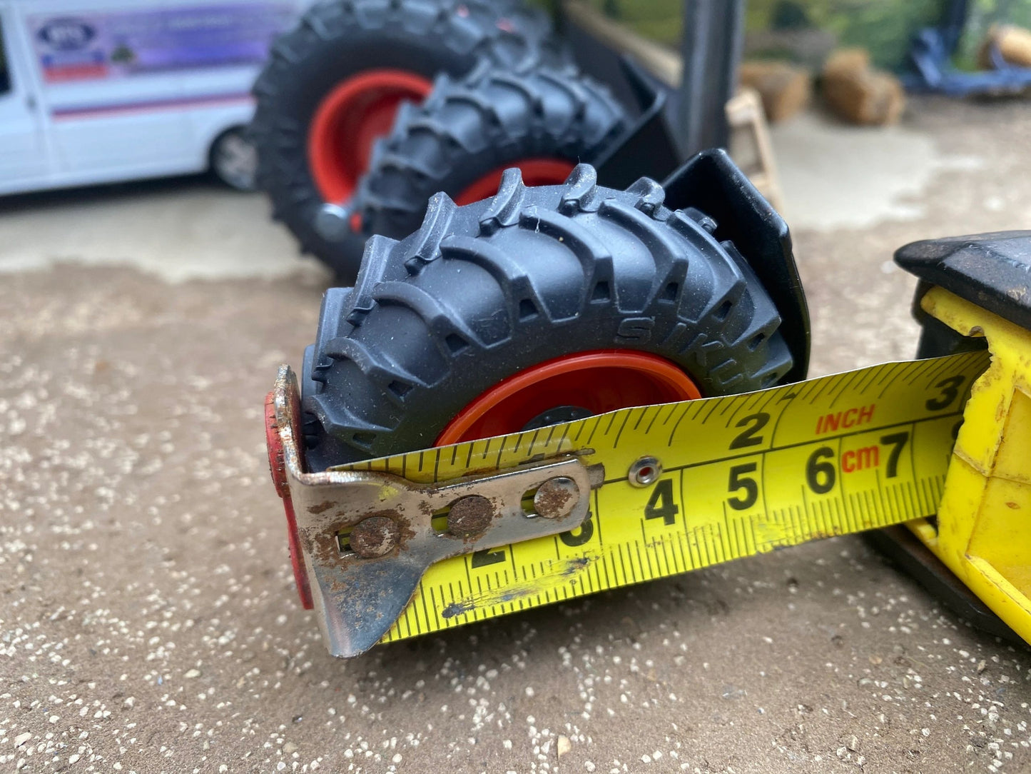 Set of 4 wheels and axles 1:32 scale Image 4