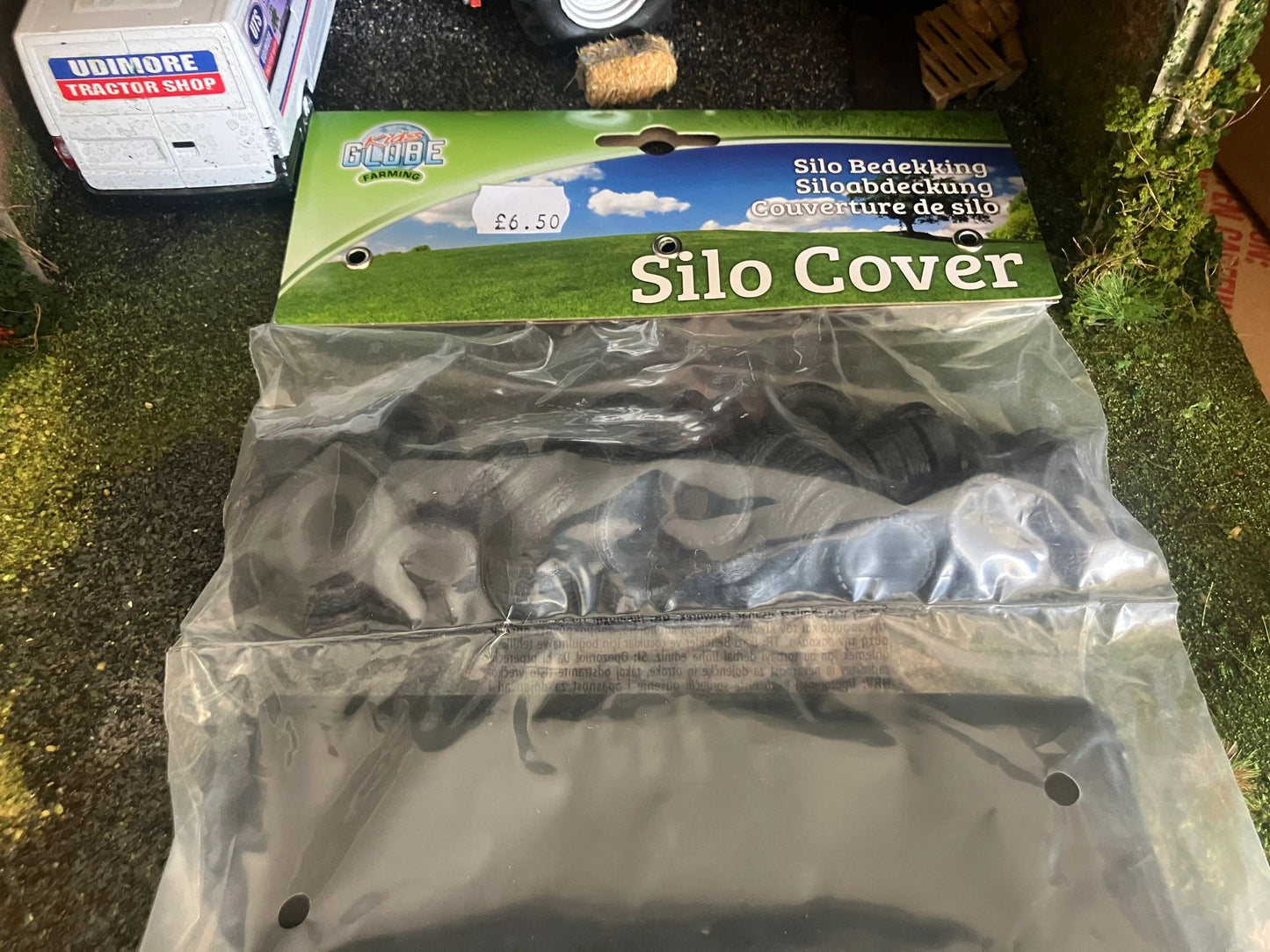 Silage Pit Cover and 50 Rubber Tyres 1:32 scale Kids Globe Image 3