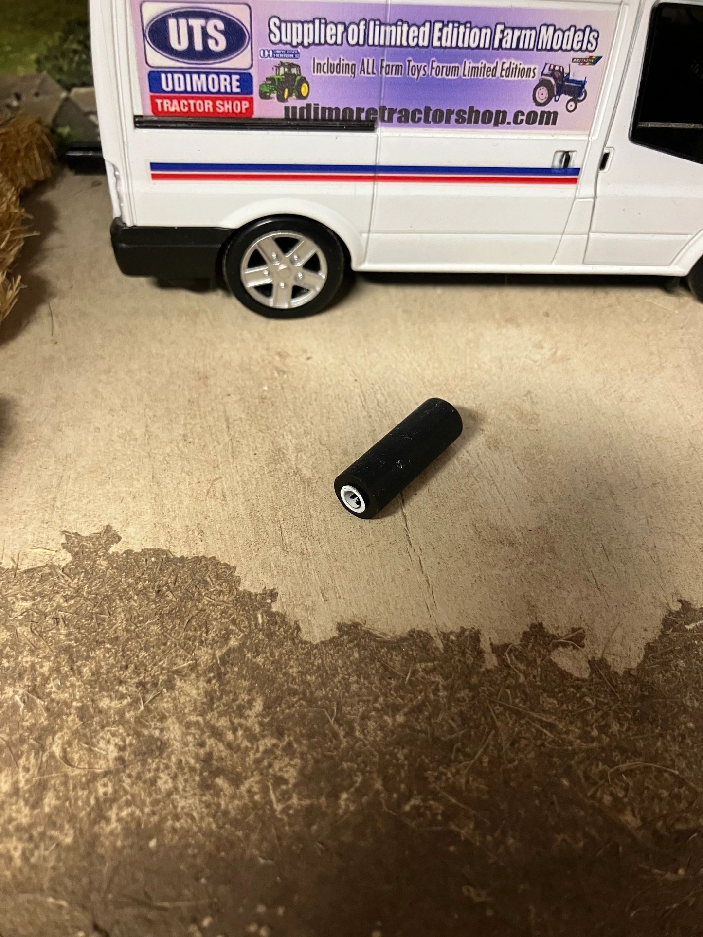 Silage bale wrap rolls 1:32 scale Image 3