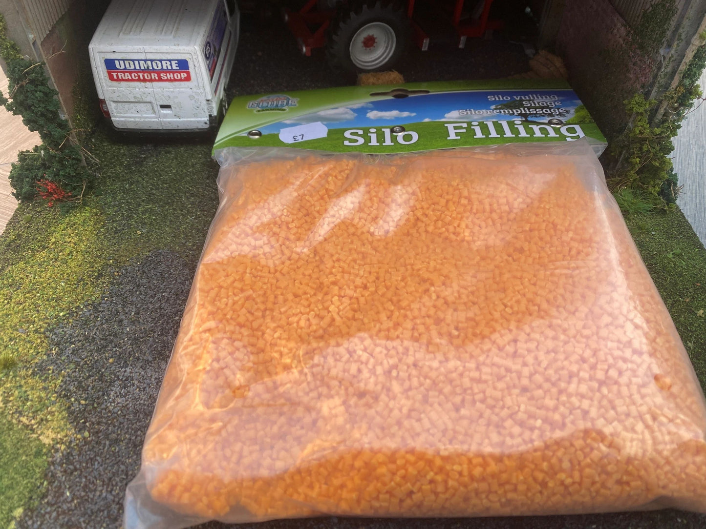 Silo Filling 500 grams 1:32 scale Kids Globe Image