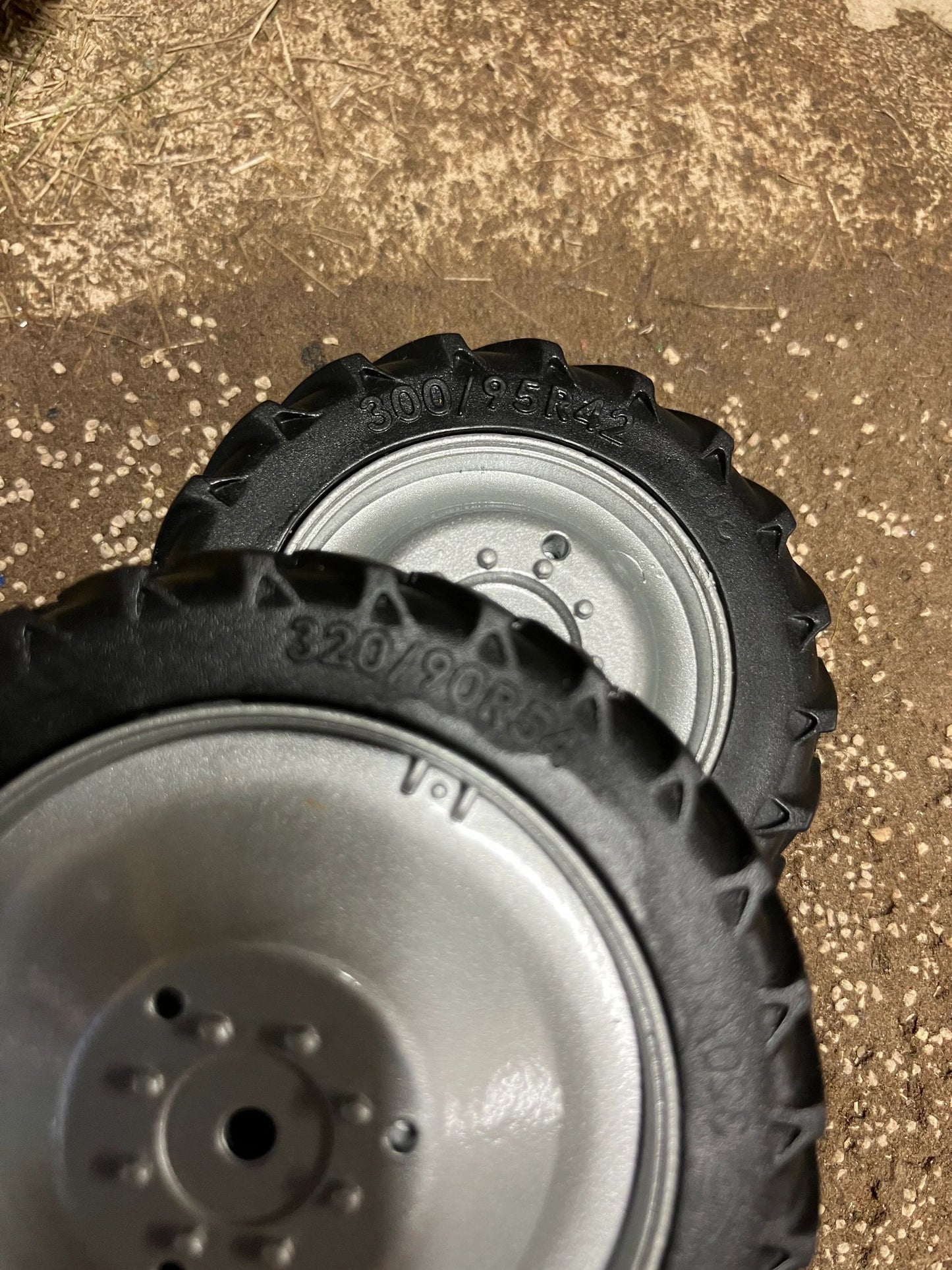 Silver Row Crop 12pc Tractor wheel set 1:32 scale 63mm x 10mm , 49mm x 10mm Image 3